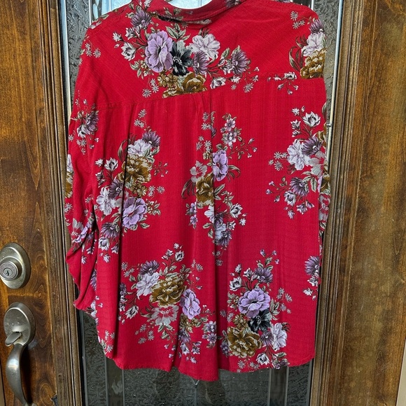 Torrid Red Floral Button Down Shirt - Picture 6 of 11